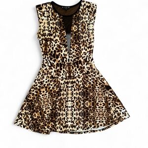 Leopard print mini dress with V-neckline and mesh details